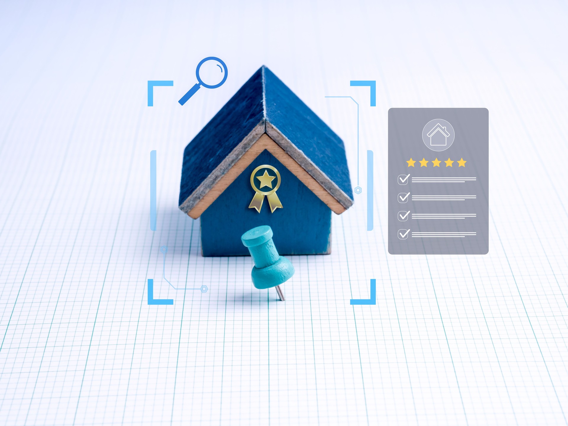 Seleção de casa e conceito de valor de propriedade com casa de madeira, lista de verificação e ícones de classificação. Conceito de imóveis, compra de casa, qualidade da habitação, pontuação de localização e decisões de investimento intelige